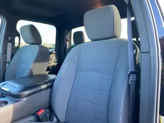 Ram 1500 Classic 2024 4x4 SLT 4 puertas Cabina Crew 5.5 pies SB Pickup