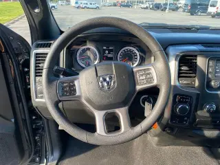 Ram 1500 Classic 2024 4x4 SLT 4 puertas Cabina Crew 5.5 pies SB Pickup