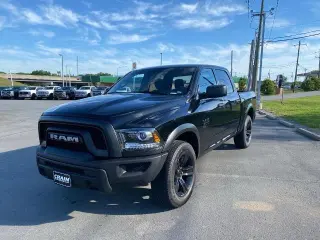 Ram 1500 Classic 2024 4x4 SLT 4 puertas Cabina Crew 5.5 pies SB Pickup