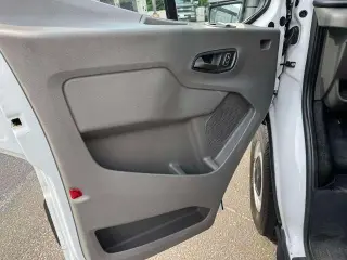 Ford Transit 2024 Furgón de Carga 250 de 3 puertas, batalla larga (LWB), techo alto y carrocería extendida