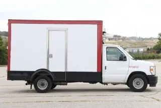 Ford E-Series 2024 E-350 SD 2 puertas 138 pulg. WB SRW chasis de corte