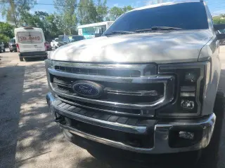Ford F-250 Super Duty 2021 4x4 Lariat Cabina de Cuatro Puertas 6.8 ft. SB Camión