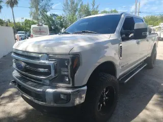 Ford F-250 Super Duty 2021 4x4 Lariat Cabina de Cuatro Puertas 6.8 ft. SB Camión