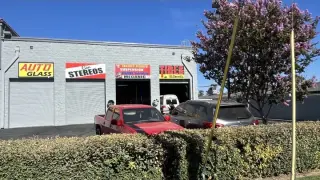 ¡Servicios automotrices aquí!