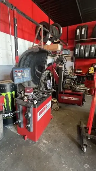¡Servicios automotrices aquí!