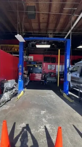 ¡Servicios automotrices aquí!