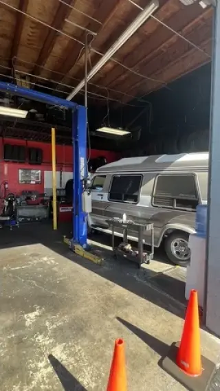 ¡Servicios automotrices aquí!