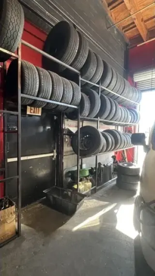 ¡Servicios automotrices aquí!