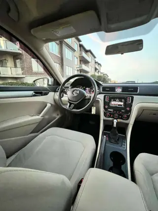 2017 Volkswagen PASSAT