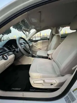 2017 Volkswagen PASSAT