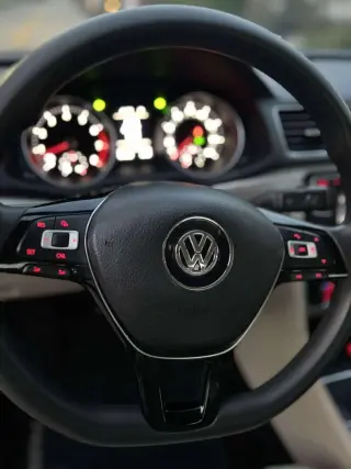 2017 Volkswagen PASSAT