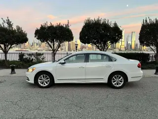 2017 Volkswagen PASSAT