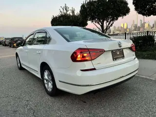 2017 Volkswagen PASSAT