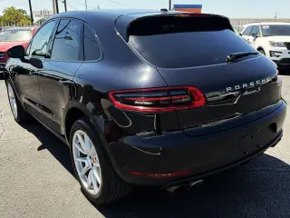 2017 PORSCHE MACAN