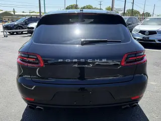2017 PORSCHE MACAN