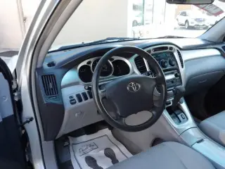 2004 TOYOTA HIGHLANDER