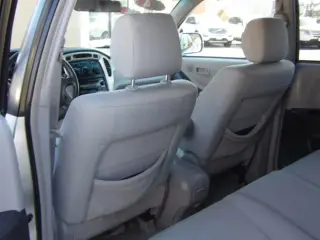2004 TOYOTA HIGHLANDER