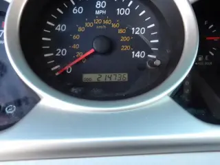 2004 TOYOTA HIGHLANDER