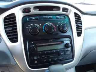 2004 TOYOTA HIGHLANDER
