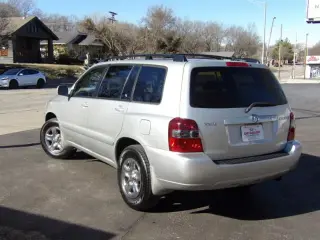 2004 TOYOTA HIGHLANDER