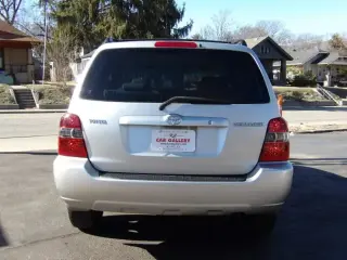 2004 TOYOTA HIGHLANDER