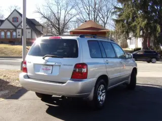 2004 TOYOTA HIGHLANDER