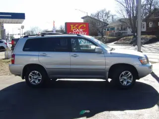 2004 TOYOTA HIGHLANDER