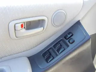 2004 TOYOTA HIGHLANDER