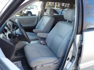 2004 TOYOTA HIGHLANDER