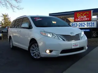 2013 TOYOTA SIENNA