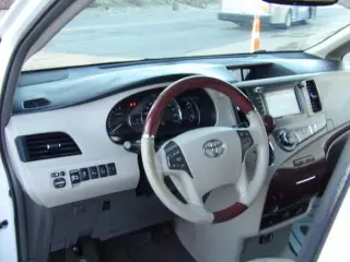 2013 TOYOTA SIENNA