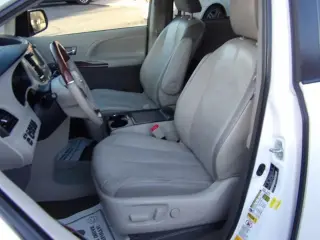 2013 TOYOTA SIENNA