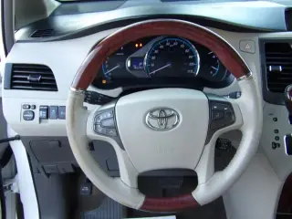 2013 TOYOTA SIENNA