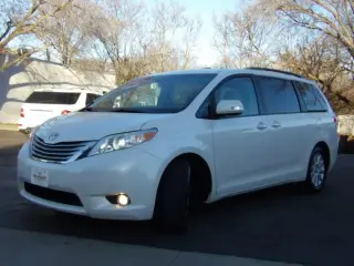 2013 TOYOTA SIENNA