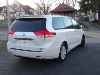 2013 TOYOTA SIENNA