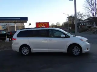 2013 TOYOTA SIENNA