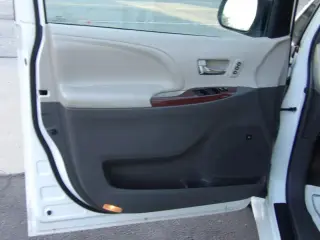 2013 TOYOTA SIENNA