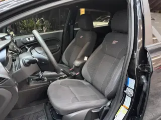 2015 Ford FIESTA