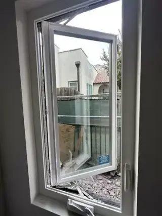 Vidrios rotos el mismo dia