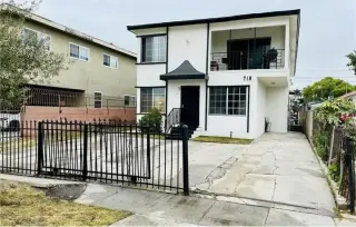 2 BEDROOM APT IN KOREATOWN, LA