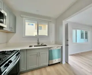 2 BEDROOM APT IN KOREATOWN, LA