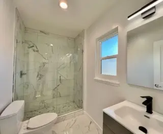 2 BEDROOM APT IN KOREATOWN, LA