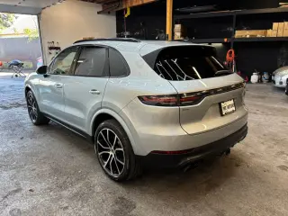 2020 Porsche CAYENNE