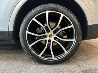2020 Porsche CAYENNE