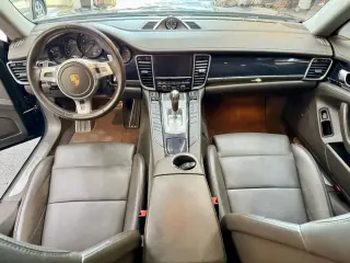 2016 Porsche PANAMERA