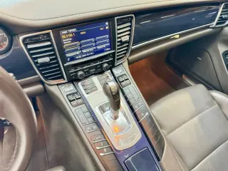 2016 Porsche PANAMERA