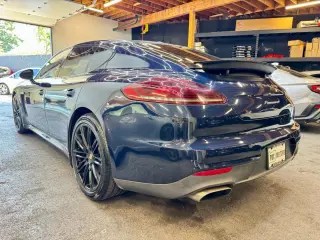 2016 Porsche PANAMERA