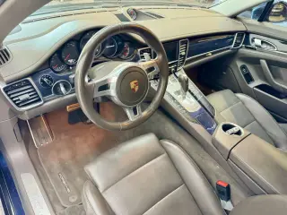 2016 Porsche PANAMERA
