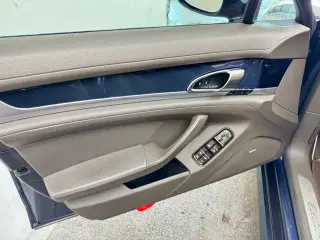 2016 Porsche PANAMERA
