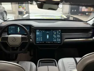 2023 Rivian R1S